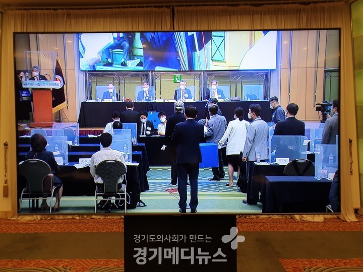 이동욱 대의원이 의사진행 발언 중이다. ©경기메디뉴스