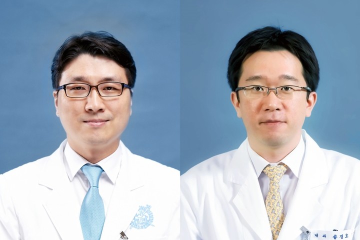 왼쪽부터 김의석 교수, 송경호 교수